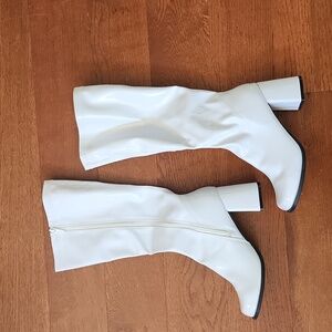GoGo Boots, White, Size 9 (with box)